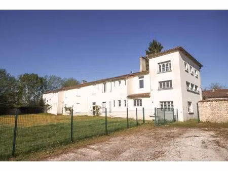 ensemble immobilier - 1 724 m² - saint-fraigne (16)