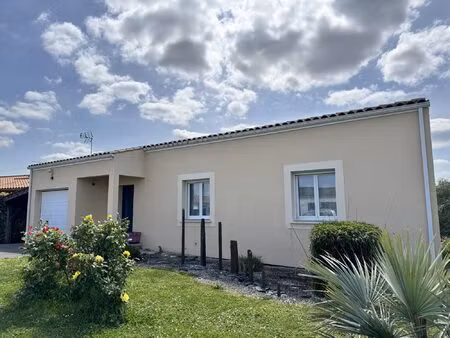 maison de plain-pied de 2014 avec piscine