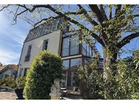 maison de ville de la fin du xixe siècle avec chambres d'hôtes et jardin