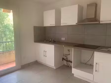 location appartement 4 pièces 82m² puget ville 83390