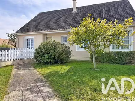 maison traditionnelle à hanches (28130)