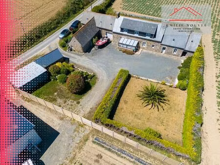 corps de ferme en pierre à pleumeur-gautier   4 ch potentielles  dépendances   14 912 m²  
