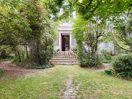 maison non mitoyenne avec jardin et stationnements- parc bordelais