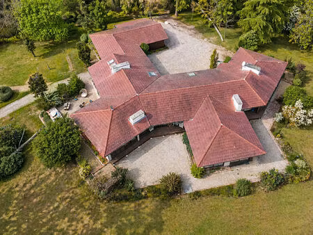 à vendre ? propriété de caractère avec piscine à lugos (33)
