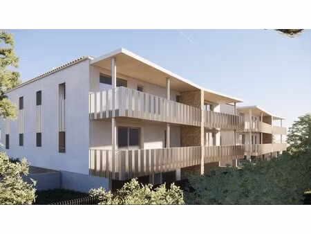 clarensac centre du village  bel appartement trois pièces   garage.