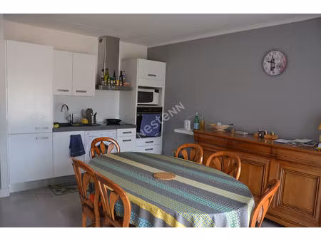 très bel appartement meublé avec 2 pièces et terrasse situé en plein coeur d'yssingeaux