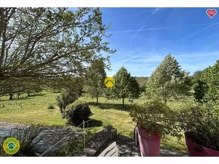 maison et veranda vue a la campagne