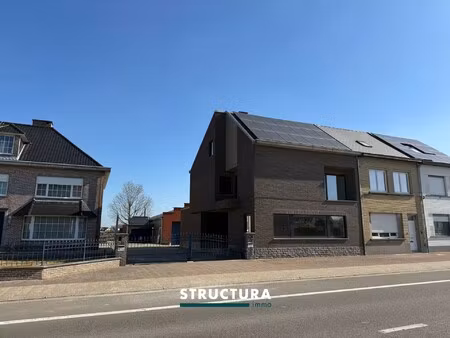 woning met weide  piste en paardenstal voor 2 paarden