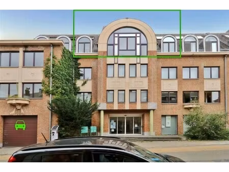 appartement 3de verdieping met 1 slaapkamer + staanplaats