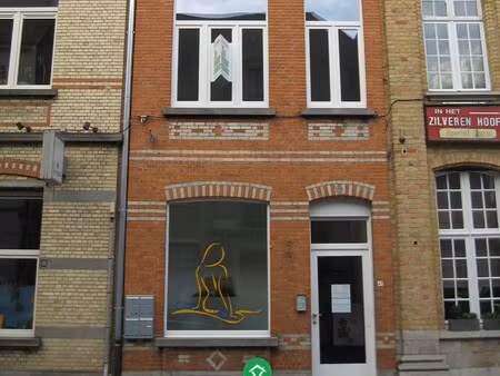 inpandig handelspand/praktijk in centrum ieper