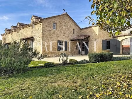 belle maison de campagne sur les hauteurs avec piscine et dépendances