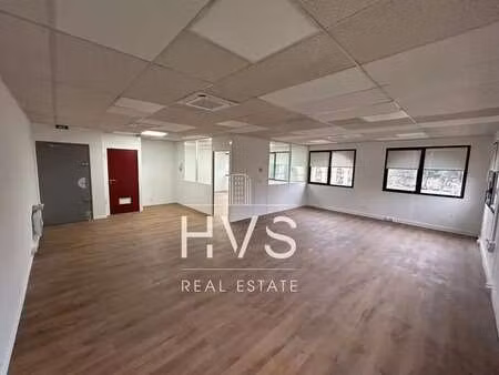 location bureaux 84 m²