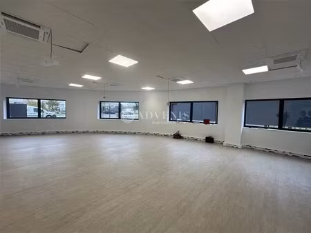 location bureaux 112 m²