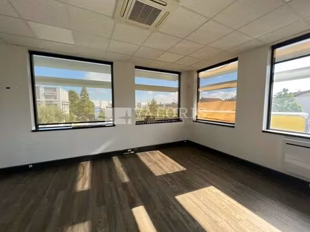 location bureaux 255 m²