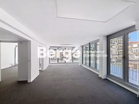 location bureaux 65 m²