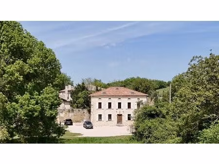 maison de caractère de 221 m2 - 3 hectares de terrain
