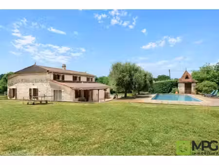 proche de villereal  maison en pierres avec piscine  garage et jardin