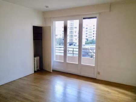 location appartement 1 pièces 36m2 grenoble 38100 - 451 € - surface privée