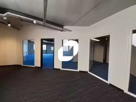 location bureaux 121m² à 253m²
