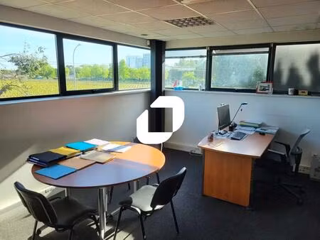location bureaux 44 m² à 784 m²