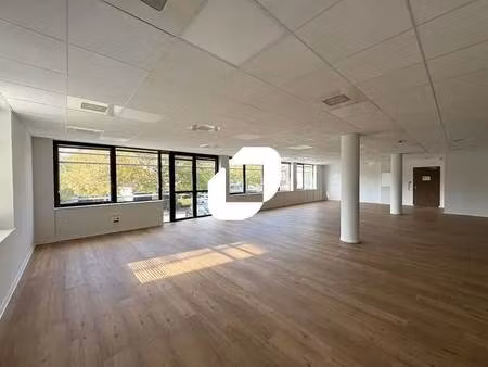 location bureaux 89 m² à 2 429 m²
