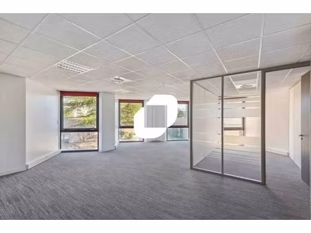 location bureaux 96 m² à 6 239 m²