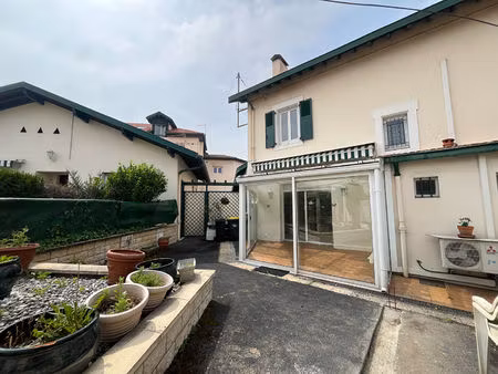 biarritz - appartement esprit maison avec cour privative