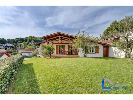 maison individuelle avec garage terrasse et jardin