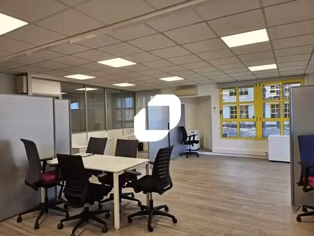 location bureaux 77 m² à 457 m²