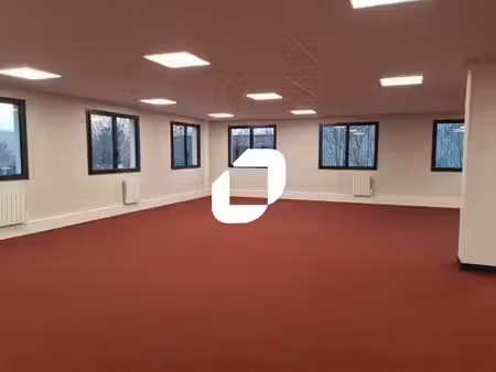 location bureaux saint-ouen-l’aumone 95310 152m²