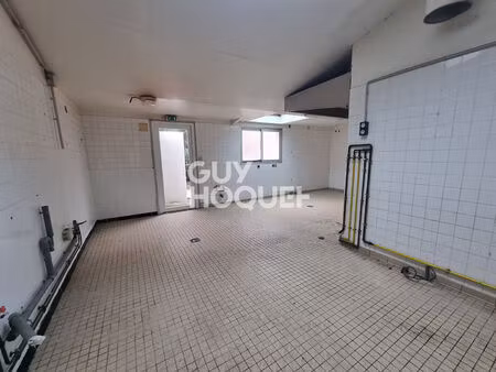 local / garage à vendre en plein centre de questembert - opportunité rare !