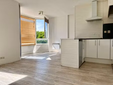 a vendre studio lumineux proche gare