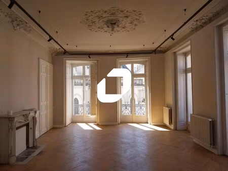 location bureaux 411 m²