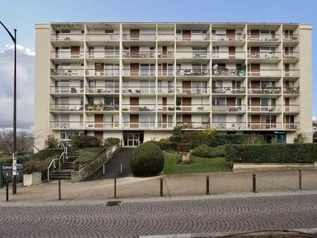 appartement f3 à avon (77210)  face à la gare