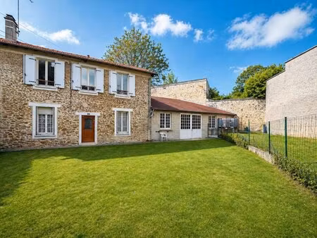 maison en pierre + garage de 80m² environ