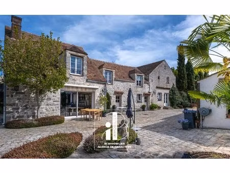 au sud de fontainebleau  une propriete de 300 m² environ sur un jardin clos de 1395 m²