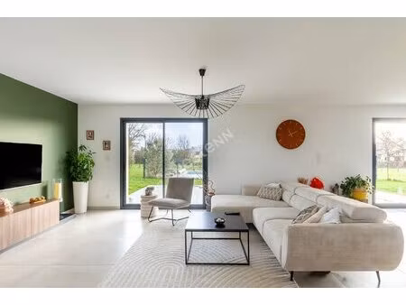 maison 2020  143 m2  1764 m2 de jardin  garage double  piscine sécurisée  dpe en a