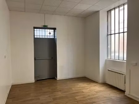location commerce oullins 69600 128m²