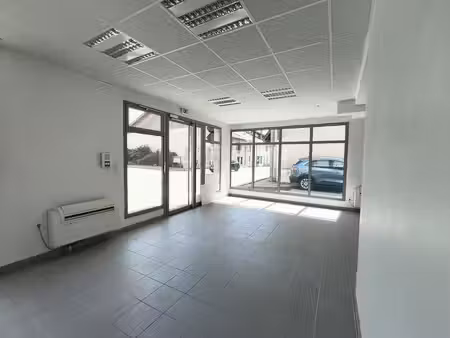location commerce 52m²