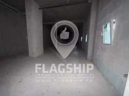 location commerce montreuil 93100 235m²