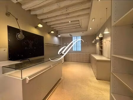 location commerce paris 75006 77m²