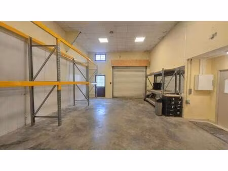 location commerce la crau 83260 730m²