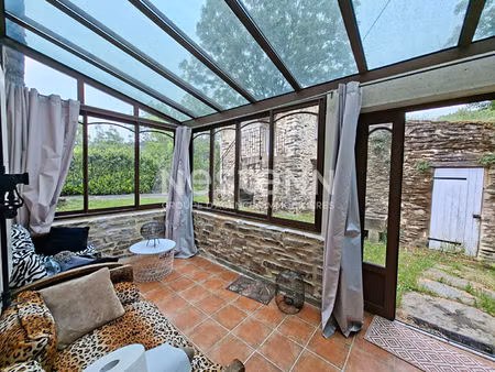 maison en pierres avec terrain et piscine