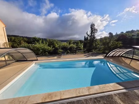 superbe maison près de la ville avec piscine  belle vue et encore constructible