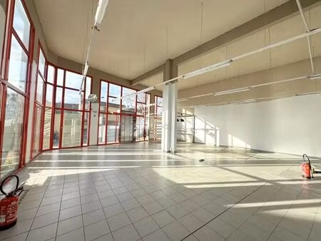 location commerce houilles 78800 429m²