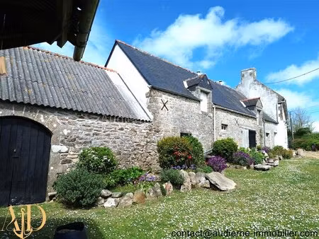 rare - corps de ferme avec dépendances et hangar - placé au calme