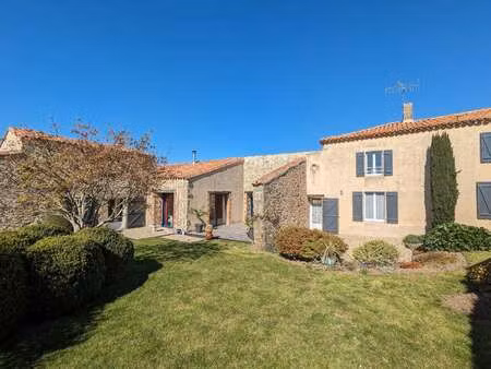vente demeure d'exception à beaurepaire (85500) : à vendre / 258m² beaurepaire