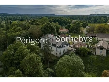 belle allure pour cette propriété avec deux habitations
