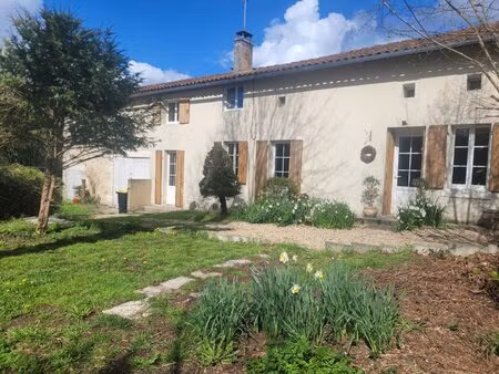 charmante maison de village près de chalais  sud charente