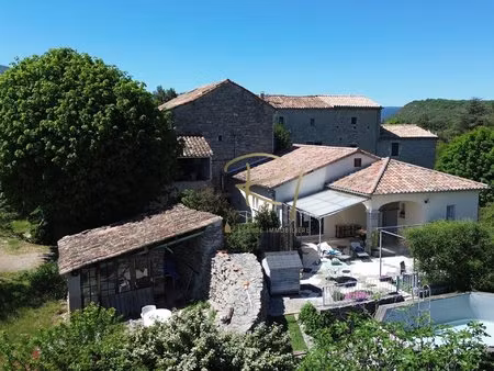 à vendre ensemble immobilier de caractère sud ardèche